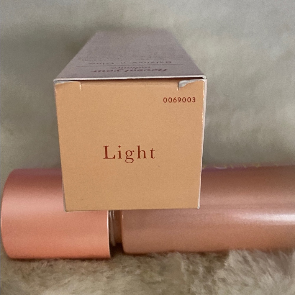 2 - Laura Geller Balance-n-Glow Hydrating Liquid Foundation: Light, NIB - Picture 3 of 3